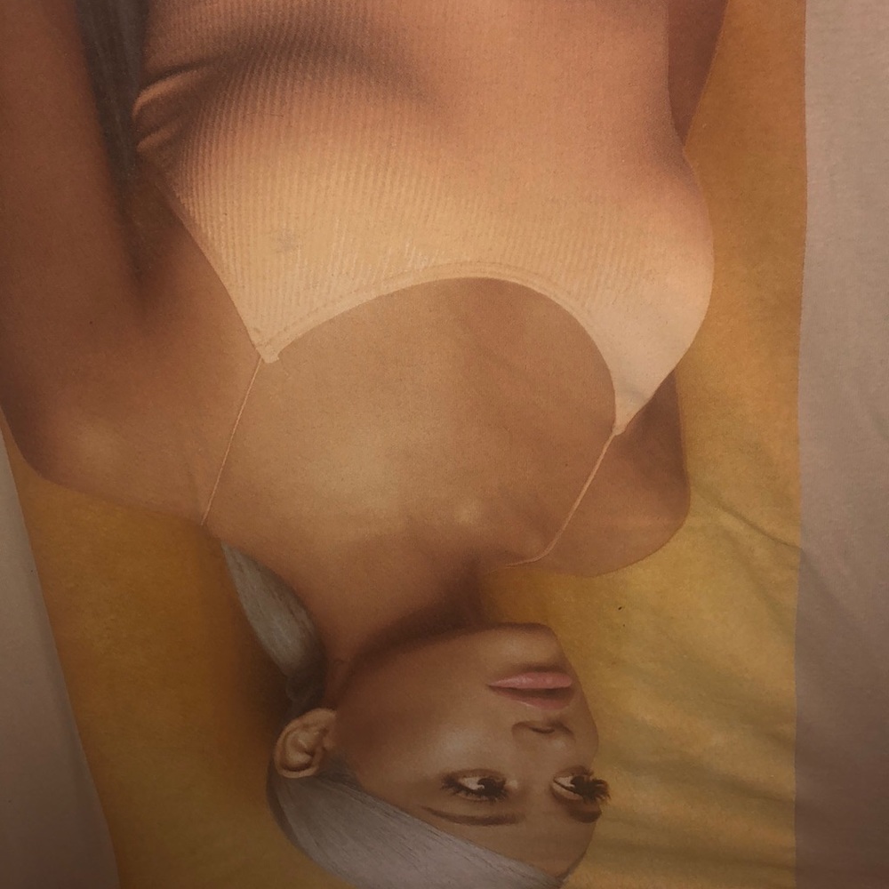 ariana grande basic tee